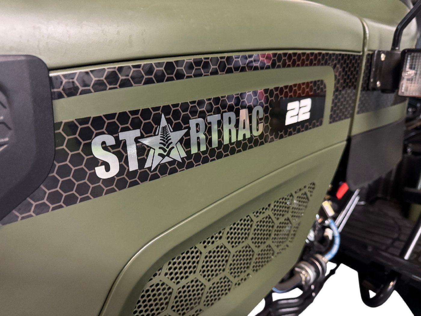 startrac 22 nato gruen mit ackerstollenbereifung detail 45260 f9f6bca1 b74b 462a 87b5 a8451caba429.jpg startrac 22 nato gruen mit ackerstollenbereifung detail 45260 f9f6bca1 b74b 462a 87b5 a8451caba429.jpg